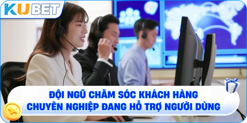 đội ngũ chăm sóc khách hàng chuyên nghiệp đang hỗ trợ người dùng